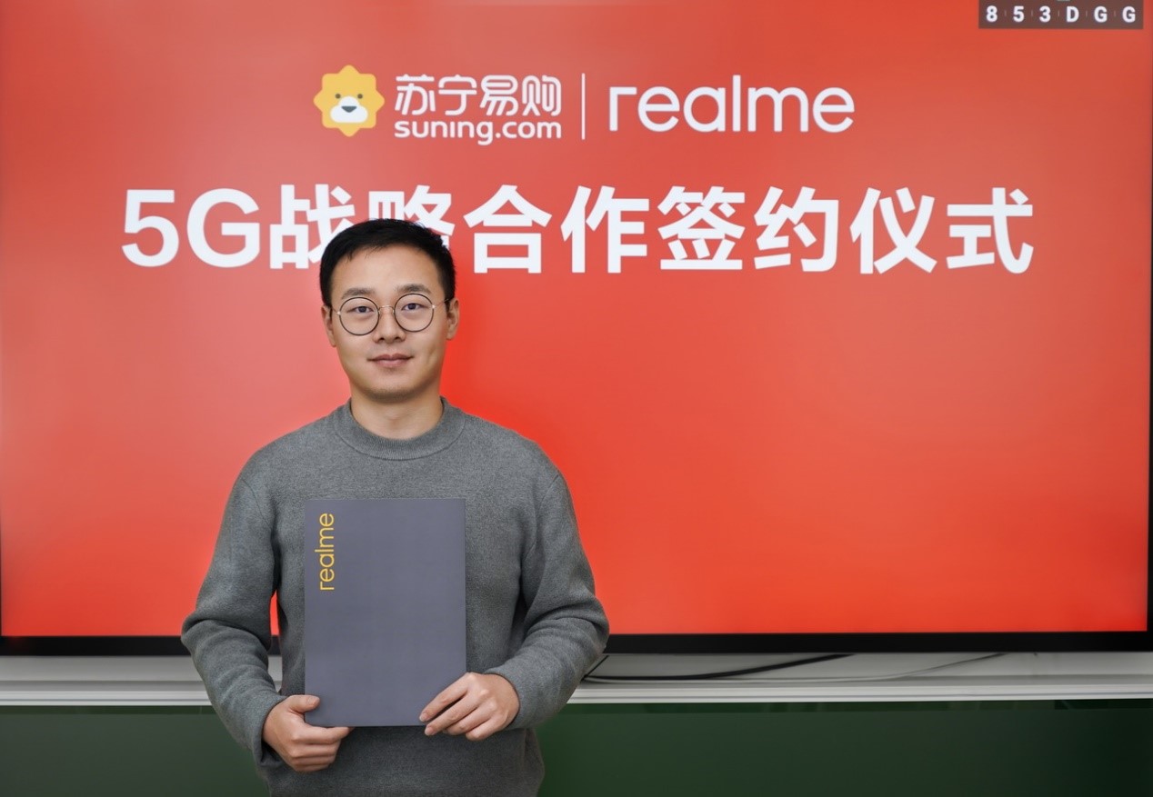 realme 副总裁、全球营销总裁徐起参加realme & 苏宁易购 5G战略合作签约仪式
